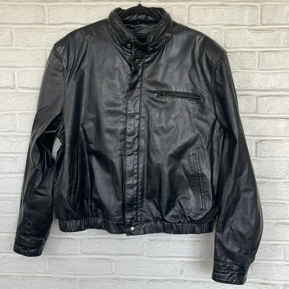 Bermans Vintage 1980s Leather Black Leather 44L Bomber Moto Jacket